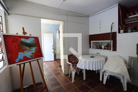 Casa à venda com 246m², 4 quartos e 3 vagasChurrasqueira