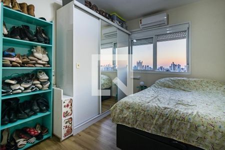 Dormitório de apartamento à venda com 2 quartos, 53m² em Azenha, Porto Alegre