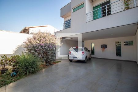 Casa à venda com 289m², 4 quartos e 4 vagasGaragem