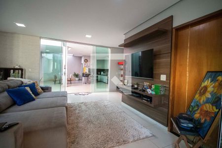 Casa à venda com 289m², 4 quartos e 4 vagasSala de TV