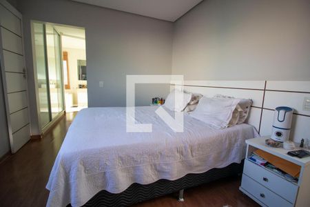 Casa à venda com 289m², 4 quartos e 4 vagasSuíte 1