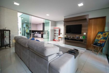 Casa à venda com 289m², 4 quartos e 4 vagasSala de TV