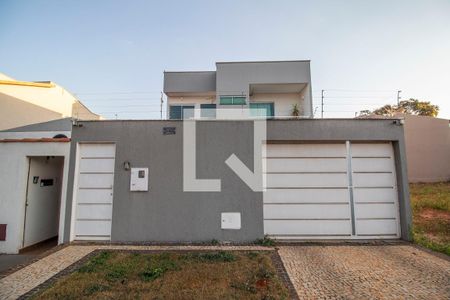Casa à venda com 289m², 4 quartos e 4 vagasFachada