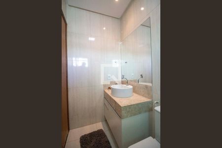 Casa à venda com 289m², 4 quartos e 4 vagasBanheiro da suíte 2