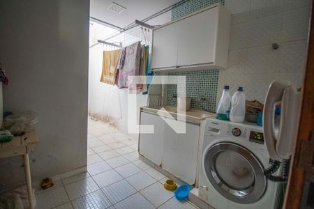 Casa à venda com 289m², 4 quartos e 4 vagasÁrea de serviço