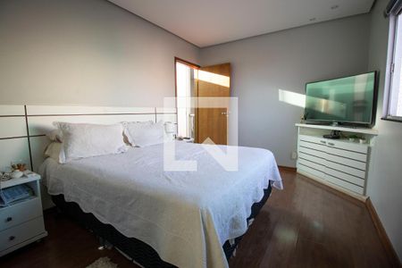 Casa à venda com 289m², 4 quartos e 4 vagasSuíte 1