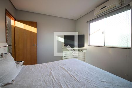 Casa à venda com 289m², 4 quartos e 4 vagasSuíte 1