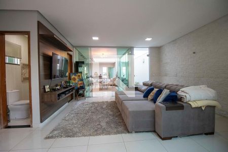 Casa à venda com 289m², 4 quartos e 4 vagasSala de TV