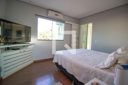 Casa à venda com 289m², 4 quartos e 4 vagasSuíte 1