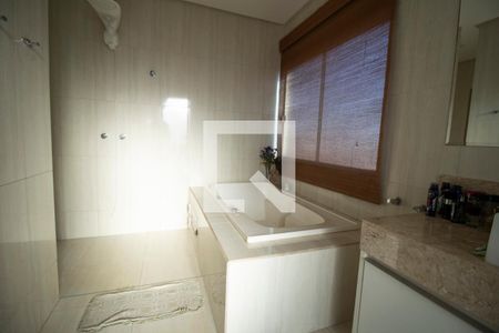 Casa à venda com 289m², 4 quartos e 4 vagasBanheiro da suíte 1