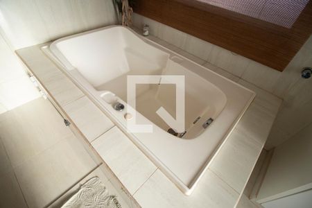 Casa à venda com 289m², 4 quartos e 4 vagasBanheira