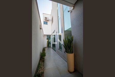 Casa à venda com 289m², 4 quartos e 4 vagasCorredor