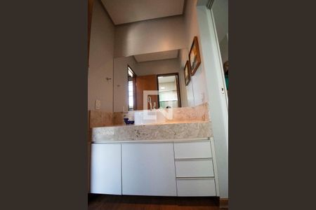 Casa à venda com 289m², 4 quartos e 4 vagasBanheiro da suíte 3 e 4