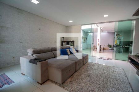 Casa à venda com 289m², 4 quartos e 4 vagasSala de TV