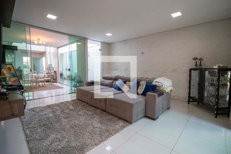 Casa à venda com 289m², 4 quartos e 4 vagasSala de TV