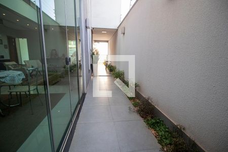 Casa à venda com 289m², 4 quartos e 4 vagasCorredor