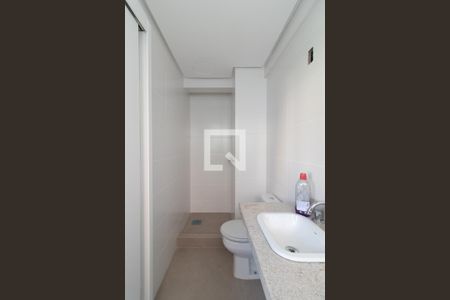 Banheiro de apartamento à venda com 2 quartos, 143m² em Menino Deus, Porto Alegre