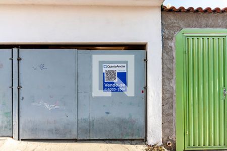 Casa à venda com 200m², 3 quartos e 2 vagasFachada - Placa Quinto Andar