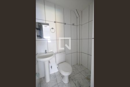 Banheiro de kitnet/studio para alugar com 1 quarto, 16m² em Liberdade, São Paulo