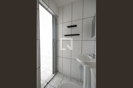 Banheiro de kitnet/studio para alugar com 1 quarto, 16m² em Liberdade, São Paulo