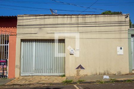 Casa para alugar com 230m², 3 quartos e 2 vagasFachada