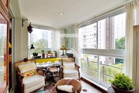 Apartamento à venda com 201m², 3 quartos e 3 vagas Apartamento à venda com 201m², 3 quartos e 3 vagasVaranda da Sala