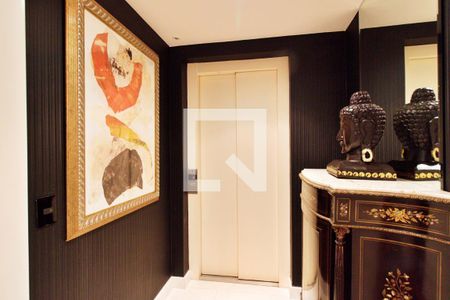 Apartamento à venda com 201m², 3 quartos e 3 vagas Apartamento à venda com 201m², 3 quartos e 3 vagasHall de Entrada