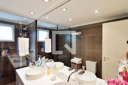 Apartamento à venda com 201m², 3 quartos e 3 vagas Apartamento à venda com 201m², 3 quartos e 3 vagasBanheiro da Suíte 1