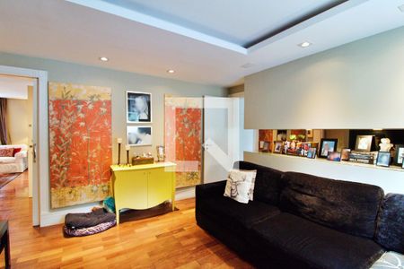 Apartamento à venda com 201m², 3 quartos e 3 vagas Apartamento à venda com 201m², 3 quartos e 3 vagasSala de TV