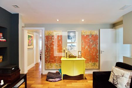 Apartamento à venda com 201m², 3 quartos e 3 vagas Apartamento à venda com 201m², 3 quartos e 3 vagasSala de TV