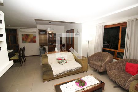Sala de casa de condomínio para alugar com 4 quartos, 238m² em Hípica, Porto Alegre