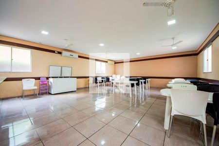 Apartamento para alugar com 65m², 2 quartos e 1 vagaÁrea comum - Salão de festas