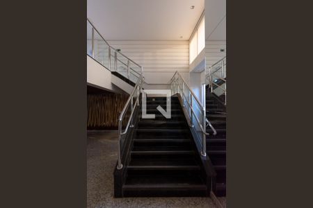 Apartamento para alugar com 68m², 2 quartos e 1 vagaEscada