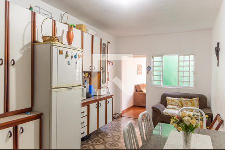 Casa à venda com 311m², 2 quartos e 1 vaga Casa à venda com 311m², 2 quartos e 1 vagaCozinha