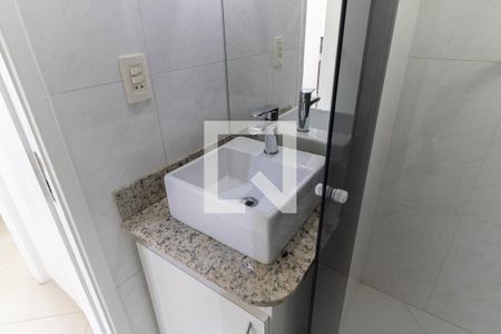 Banheiro Social de apartamento para alugar com 2 quartos, 55m² em Aclimação, São Paulo