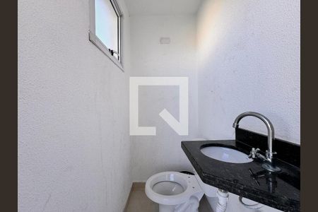 Banheiro de serviço de apartamento para alugar com 2 quartos, 92m² em Vila Cecilia Maria, Santo André