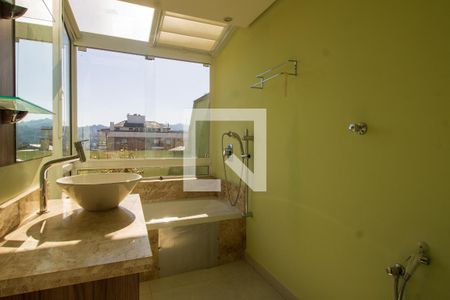 Apartamento à venda com 150m², 2 quartos e 2 vagasBanheiro