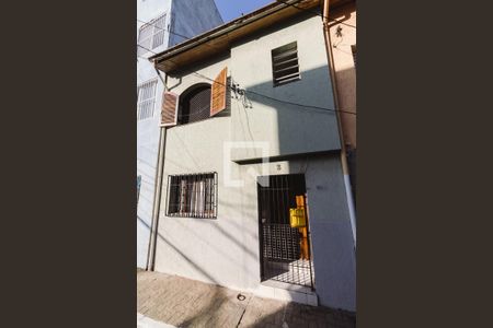 Casa à venda com 90m², 2 quartos e sem vaga Casa à venda com 90m², 2 quartos e sem vagaFachada