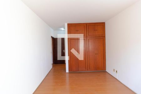 Apartamento à venda com 147m², 3 quartos e 2 vagas Apartamento à venda com 147m², 3 quartos e 2 vagasSuíte