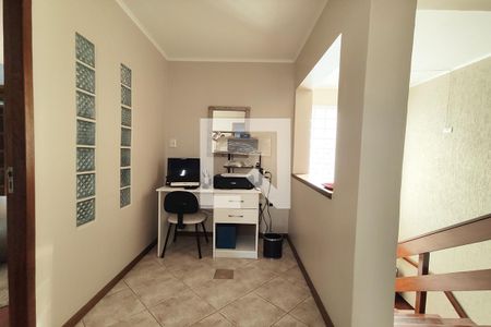 Casa à venda com 280m², 4 quartos e 2 vagasEscritório