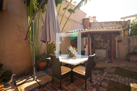 Casa à venda com 350m², 3 quartos e 4 vagasQuintal