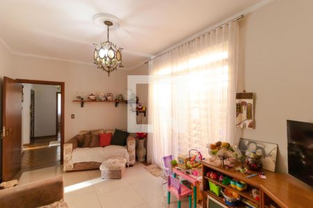 Casa à venda com 350m², 3 quartos e 4 vagasSala de TV