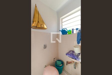 Casa à venda com 350m², 3 quartos e 4 vagasBanheiro de Serviço