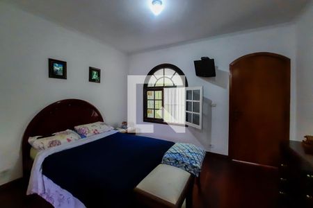 Casa à venda com 215m², 4 quartos e 3 vagasSuíte