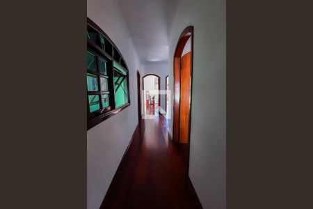 Casa à venda com 215m², 4 quartos e 3 vagasCorredor