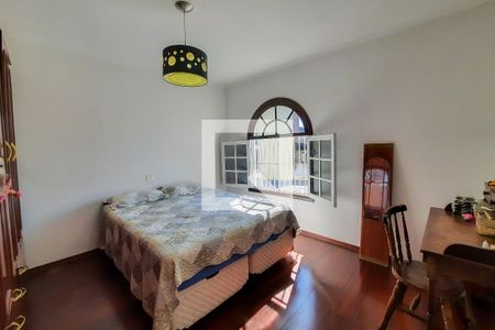 Casa à venda com 215m², 4 quartos e 3 vagasQuarto 2