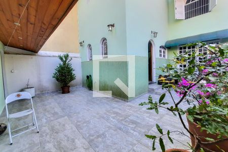 Casa à venda com 215m², 4 quartos e 3 vagasQuintal