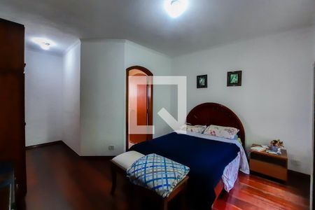 Casa à venda com 215m², 4 quartos e 3 vagasSuíte