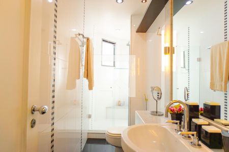 Apartamento à venda com 190m², 3 quartos e 4 vagasBanheiro da Suíte 2