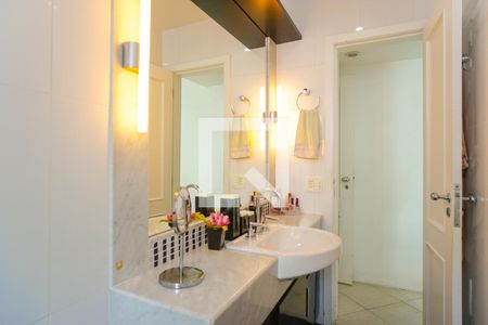 Apartamento à venda com 190m², 3 quartos e 4 vagasBanheiro da Suíte 2